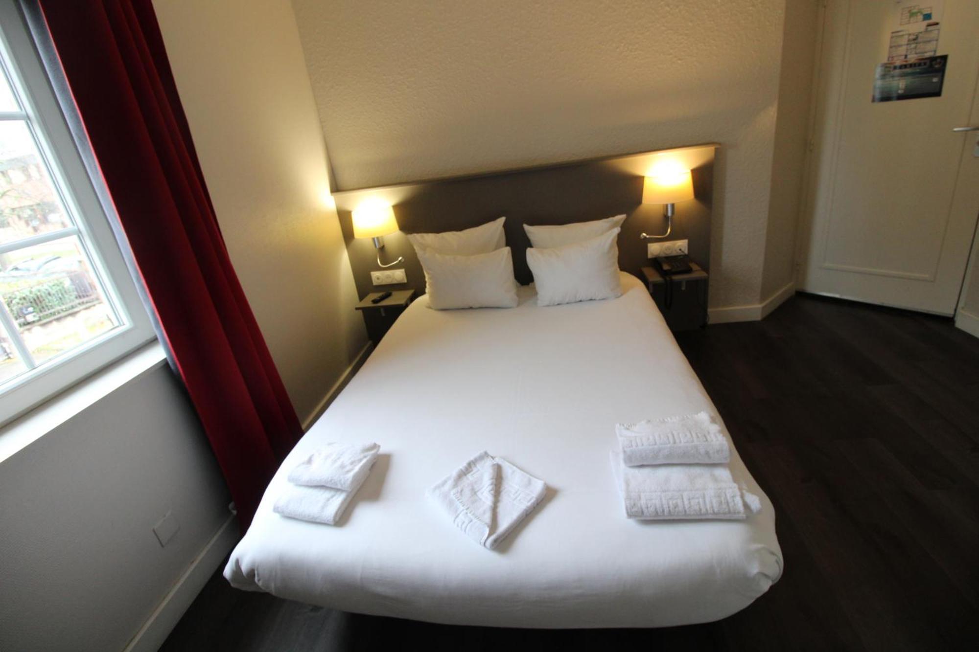 Hôtel Casabianca Moulins  Bagian luar foto