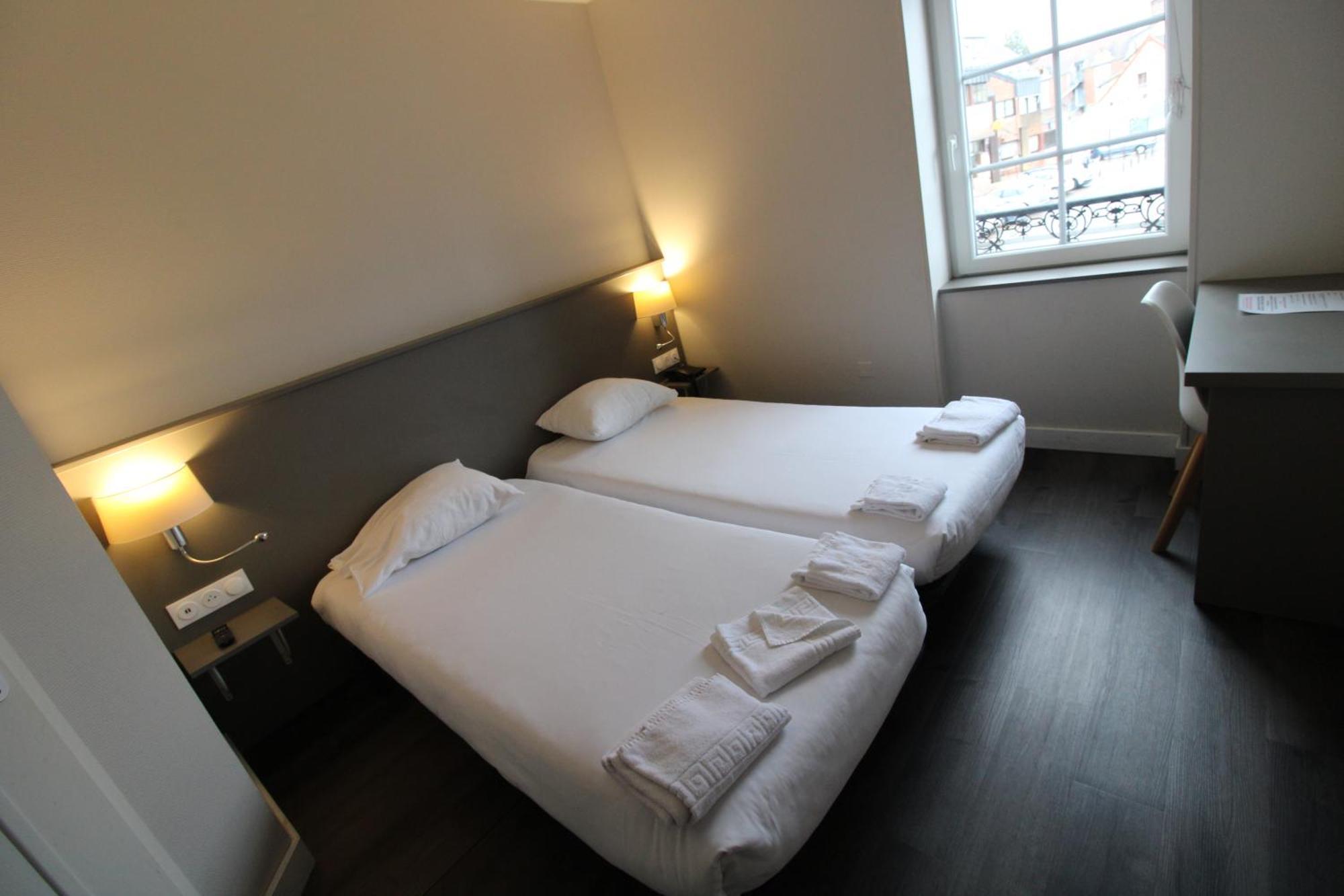 Hôtel Casabianca Moulins  Bagian luar foto