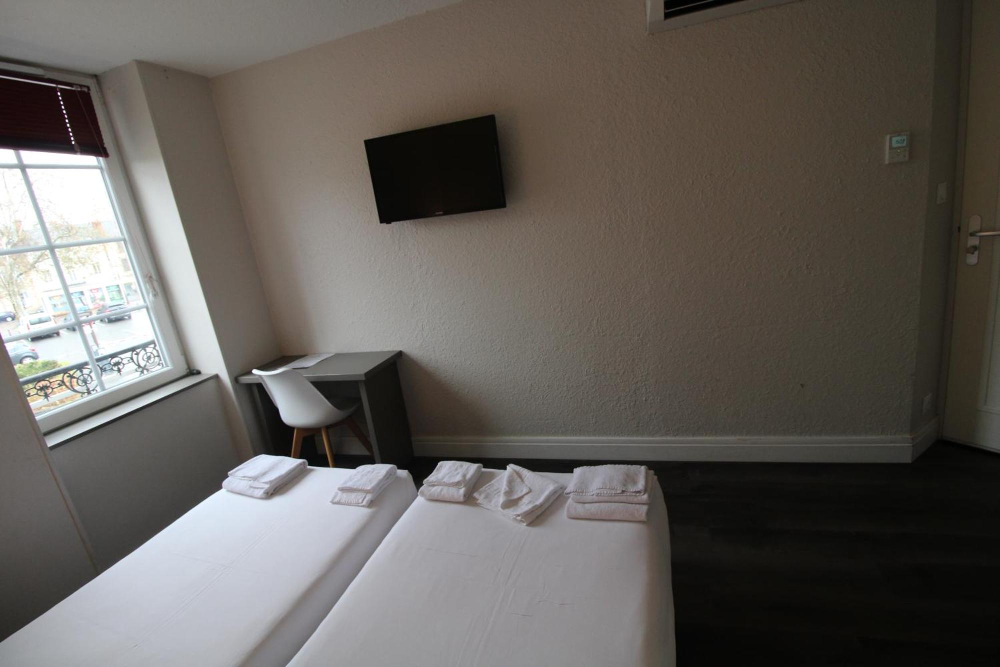 Hôtel Casabianca Moulins  Bagian luar foto